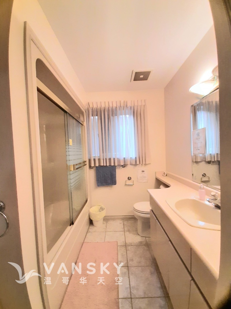 250930134032_250904 450 2F bath.jpg